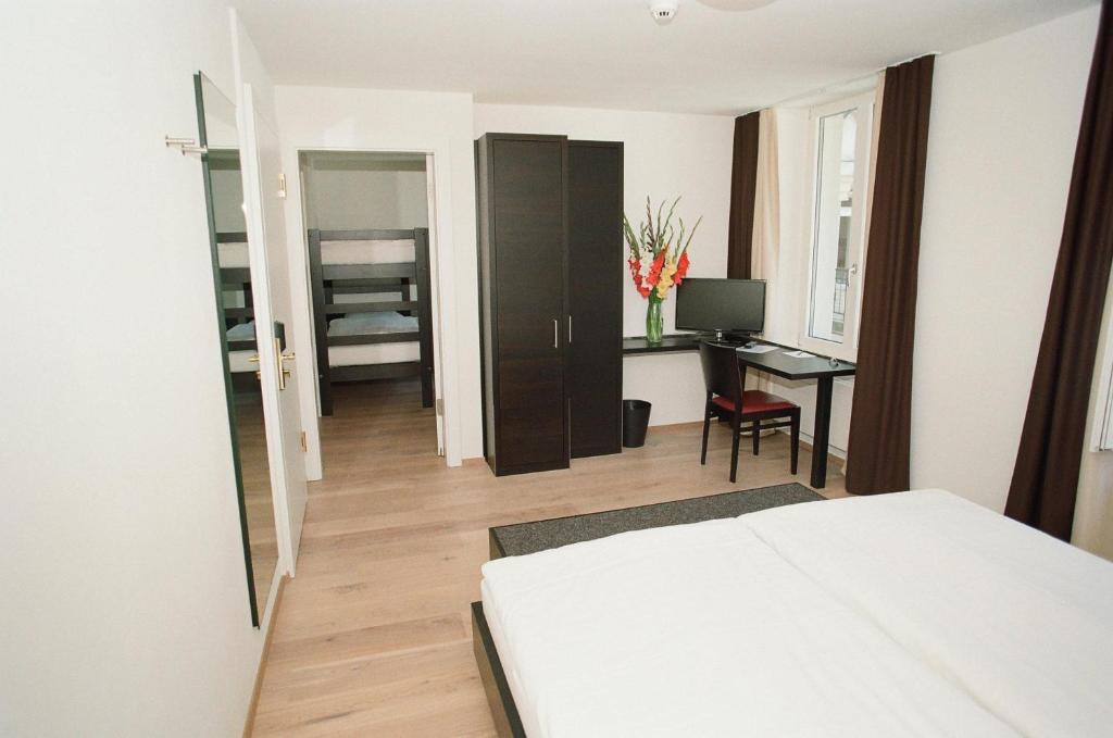 Alpina Hotel 3*